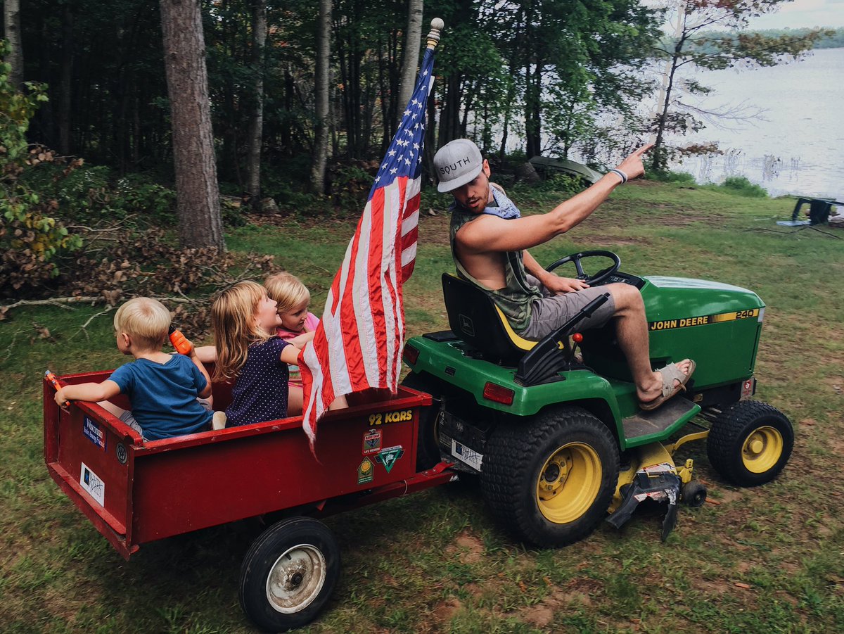 ZackDyer's tweet photo. Trying to win best uncle award π #onlyuncle #johndeeregreen https://t.co/ez7X4Rs8Ll
