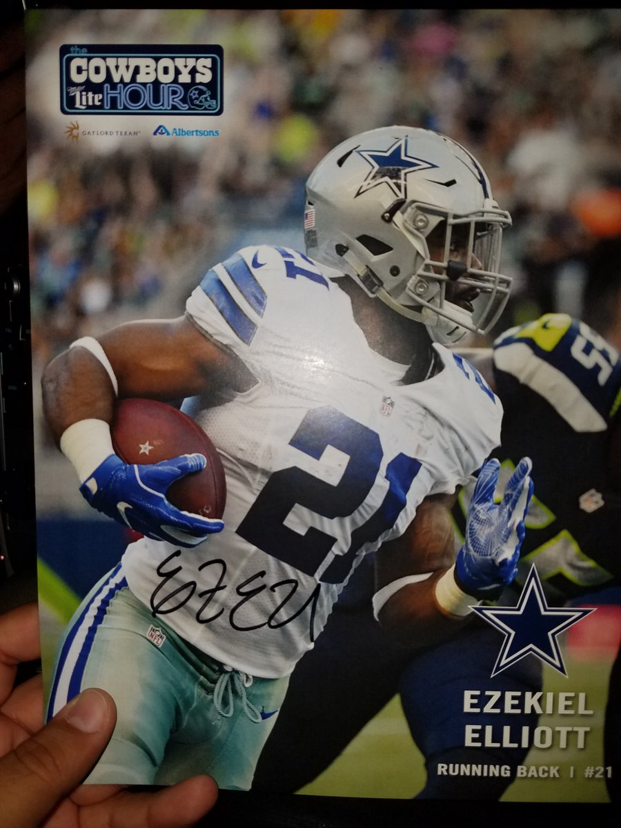 WaldoQuinones88's tweet photo. Great Show tonight for #CowboysHour @Boys_Vox @EzekielElliott #VaqueroAzul #BlueCowboy https://t.co/qu21KOS9Iu