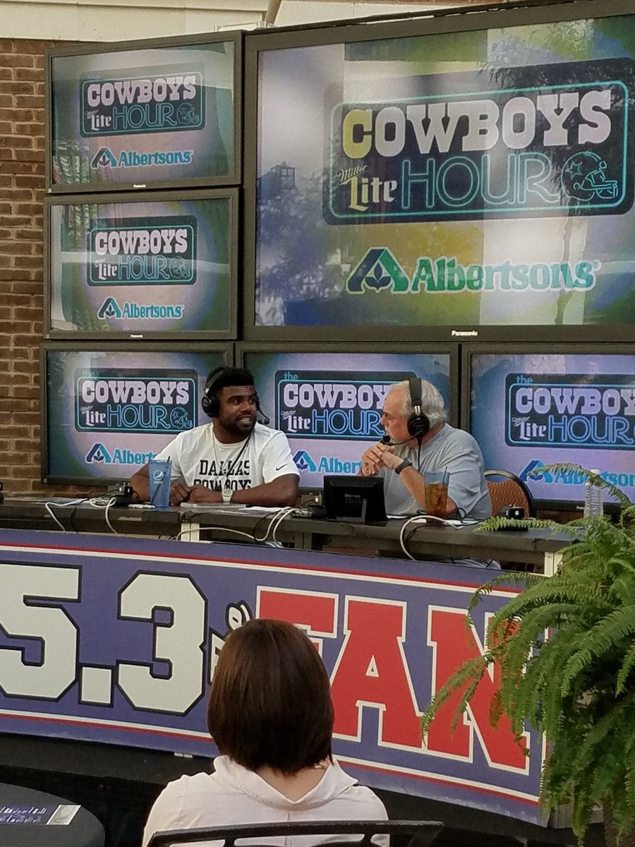 WaldoQuinones88's tweet photo. Great Show tonight for #CowboysHour @Boys_Vox @EzekielElliott #VaqueroAzul #BlueCowboy https://t.co/qu21KOS9Iu