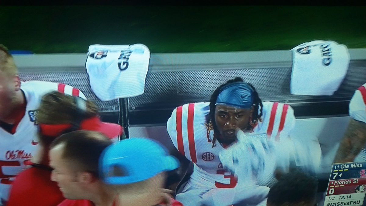 JJerrywithaJ's tweet photo. @PhilHecken How come Ole Miss gets and executes shoulder loops when so many others can't? #olemissloops #notucla https://t.co/HVxNTS9rvp