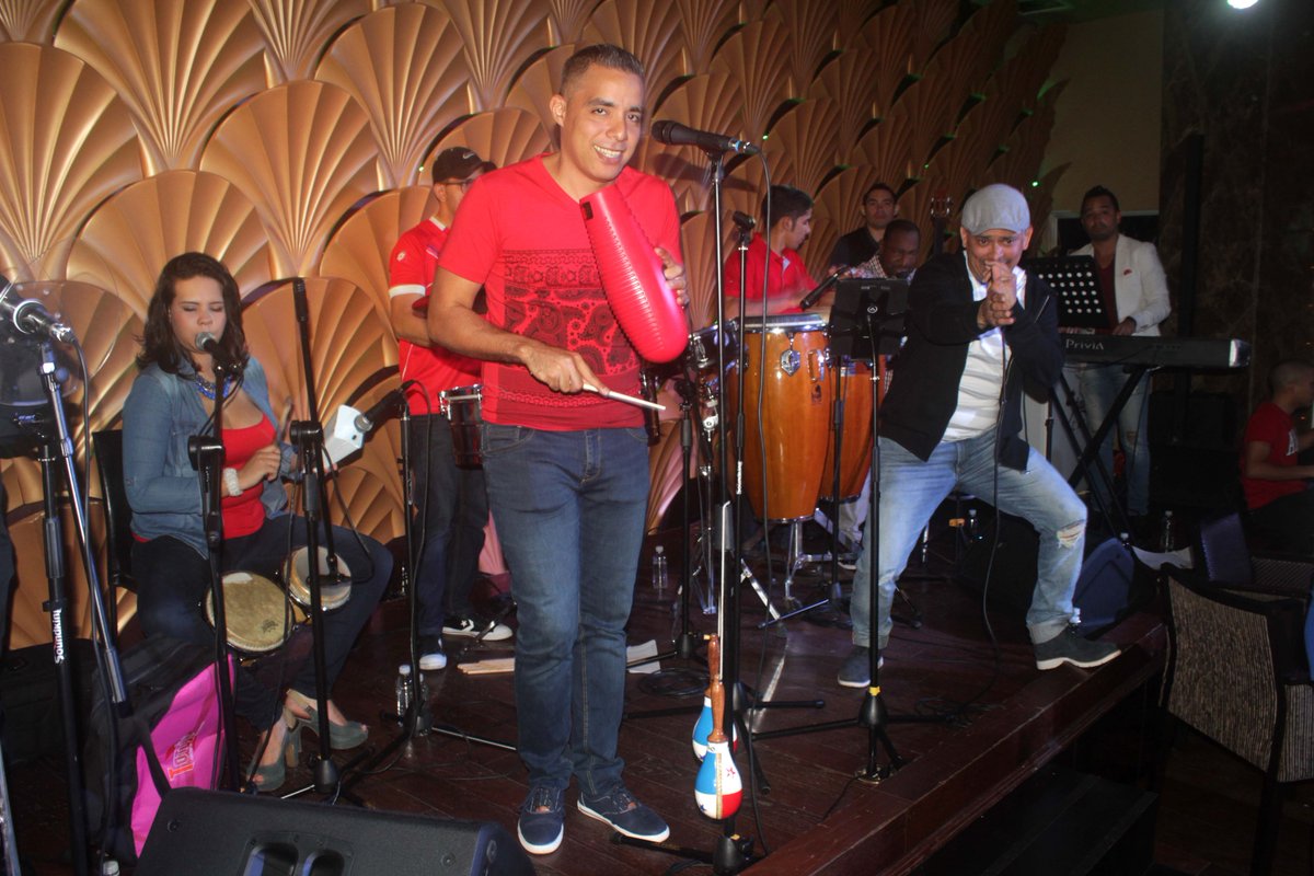 luisLugo507's tweet photo. Celebrando nuestro 2do Aniversario ya. Gracias a todos, por ustedes aún hay Luis Lugo y La 507 pa rato #daleduro https://t.co/FzJ699uGf3