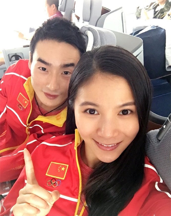 XHSports's tweet photo. Still remember the Chinese divers engaged on medals podium at #RioOlympics2016? Their wedding seems close https://t.co/1hfWfxYBFq