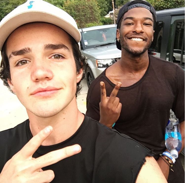 MAGCONUpdates's tweet photo. Aaron Carpenter via Instagram: "Just smashed a workout with the one &amp; only @williejones 💪🏼" https://t.co/jl9P8Z3a6l