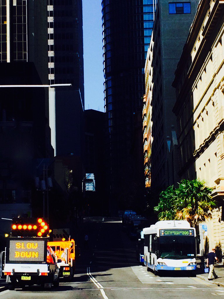 #SydneyOV Een bus is bijna overal 255 cm breed, maar hier max 250. Zo houdt Australië een eigen busindustrie.