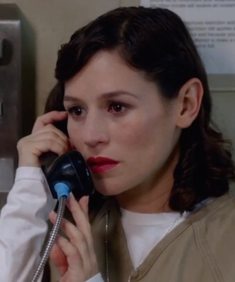 OITNBCastAs's tweet photo. @LauraPrepon as a crazy @YaelStone 📞 #OITNB https://t.co/GKaSwLsJZD