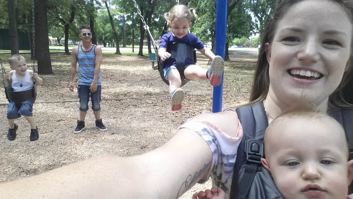 porganmaige92's tweet photo. My favorite way to stay active this summer was playing at the park with my family! #FreshWorksCrowd #sponsored https://t.co/1T3xaKAVgp