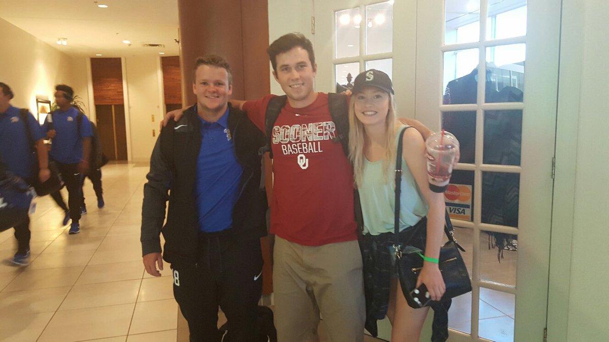 LSnapDad_JWork's tweet photo. Great having @LorinArchibald #OU_Baseball @Libertybball16 Tulsa Sat. night, Ribs Brisket were great @SJSUalumni https://t.co/dn0dbNGZe4