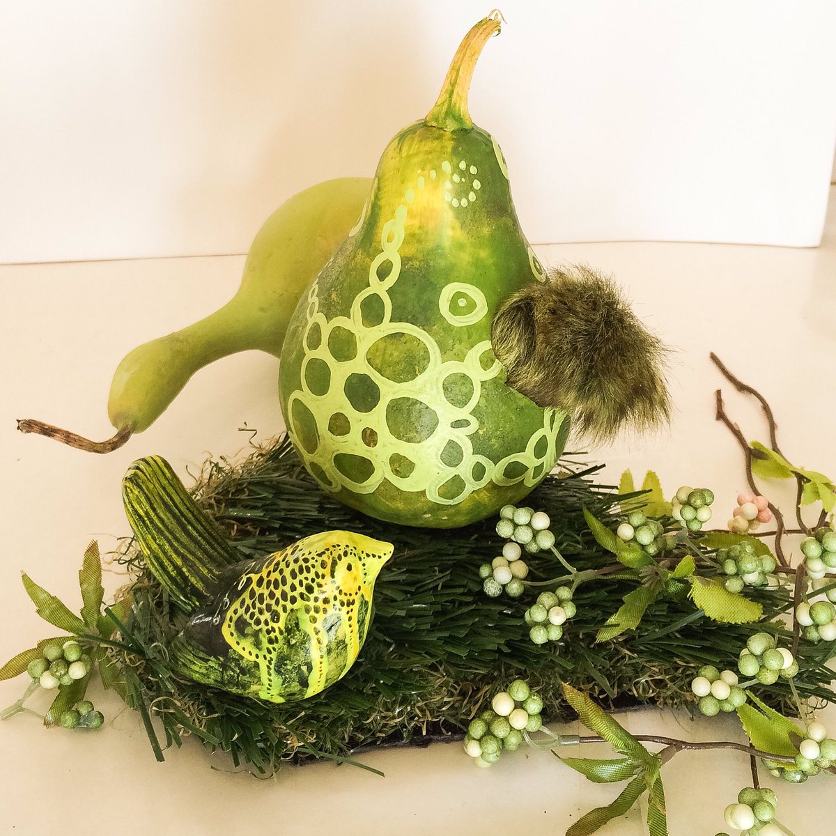 CarrieLederer's tweet photo. Still life sketch in green #carrielederer #theshapeofnature #astroturf #gourdart https://t.co/oGiFIVjlkX