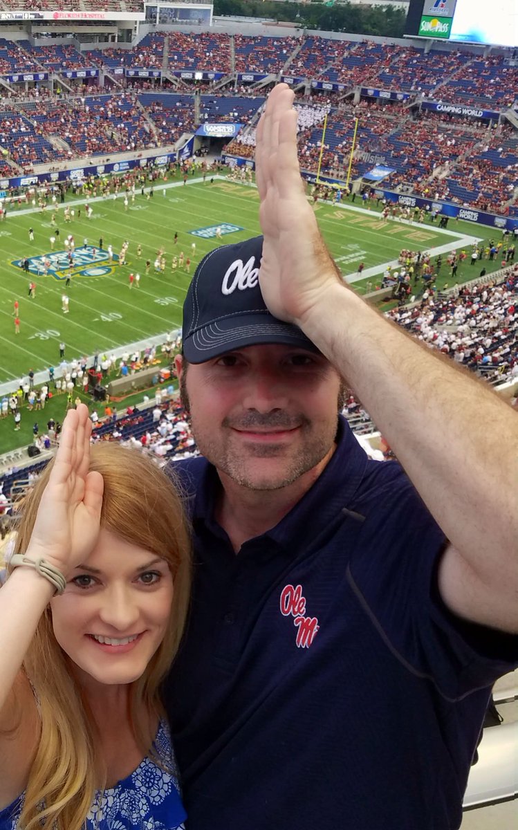 OxfordFall's tweet photo. Hotty Toddy! #MISSvsFSU #CampingWorldKickoff #OxfordFall #HereComeTheLandsharks https://t.co/kkEygwvsLh