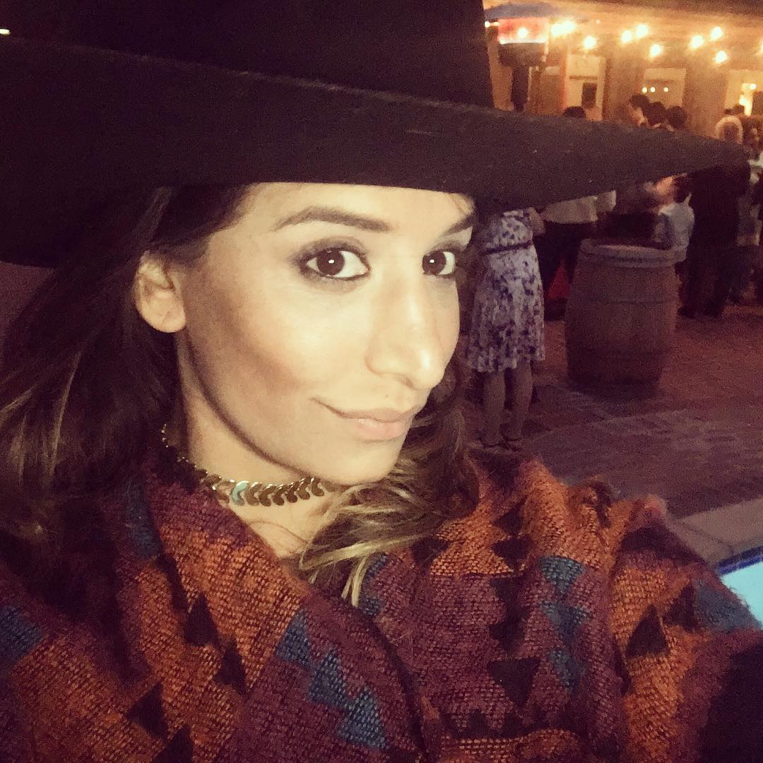 _sterling4ever's tweet photo. @reigningreina @FabFitFun looking so chic in our Continuous Leaf Choker. Shop the look: https://t.co/DYXNNJzSXa https://t.co/LWxXfeFO1v