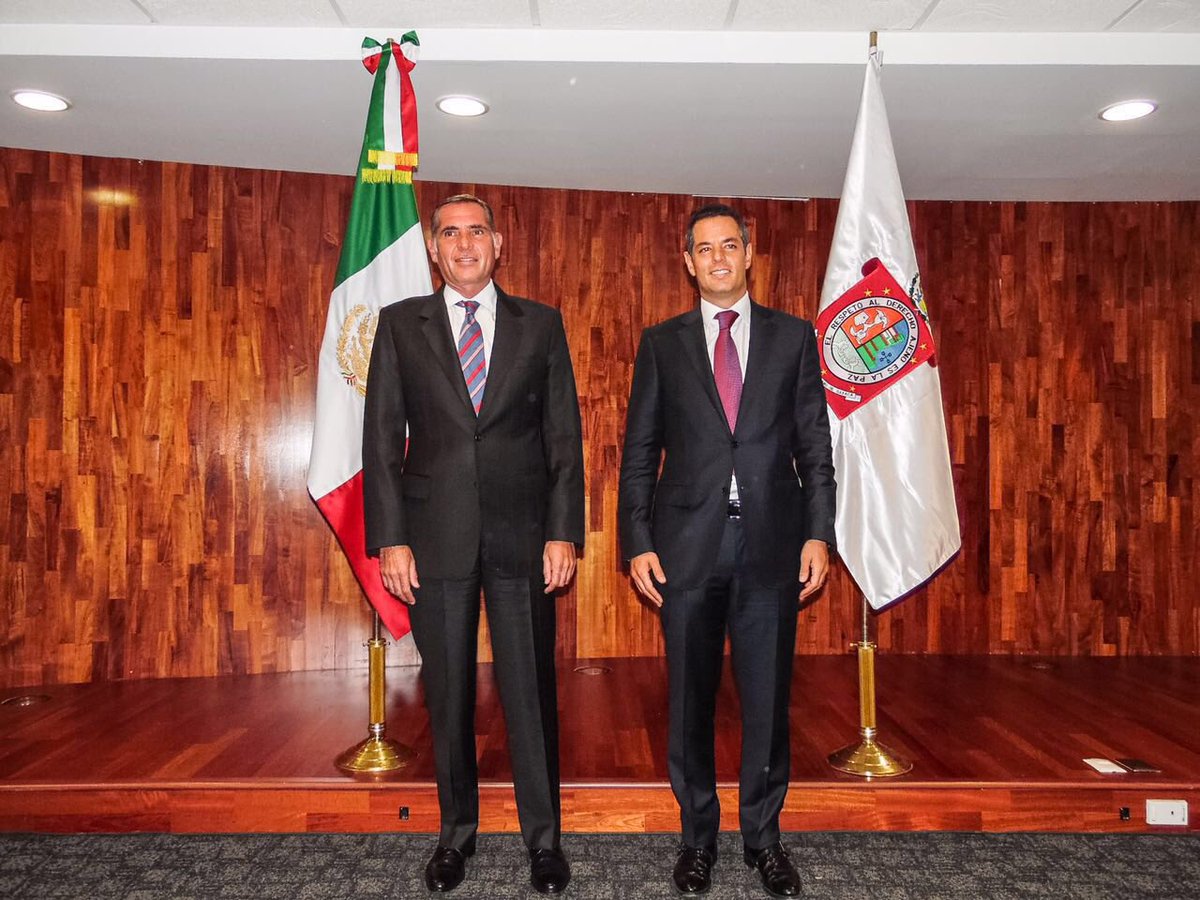 alejandromurat's tweet photo. Instalamos con @GabinoCue  trabajos de transición de Gobierno para entrega-recepción republicana y en colaboración. https://t.co/bpsv2CnYz9