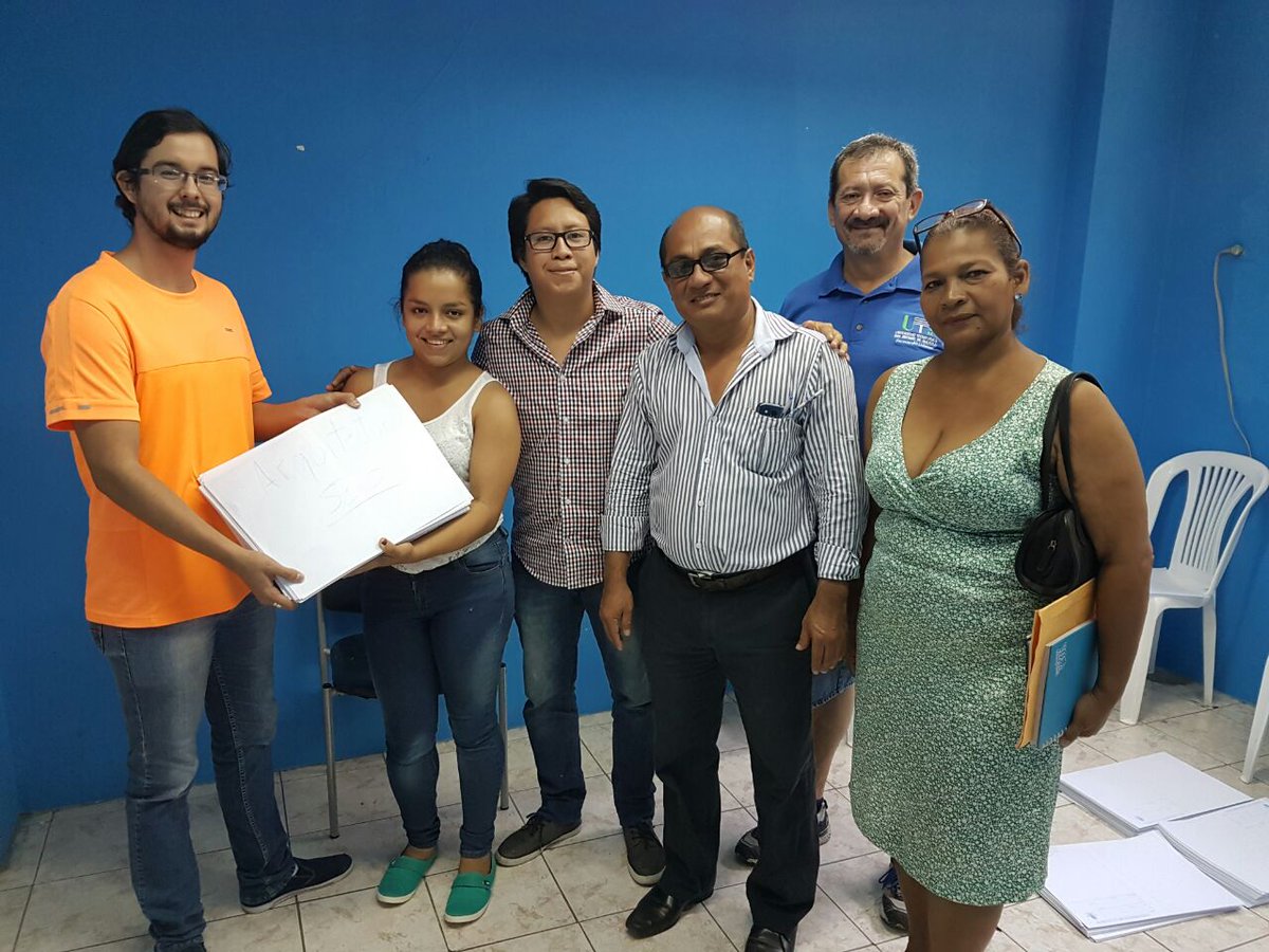 andressantosa's tweet photo. Entrega #Gratuita de Hojas Papel Ministro para los exámenes finales.
¡ Seguimos Cumpliendo !
#FEUEUG✔💙 https://t.co/87IIXY7WW8