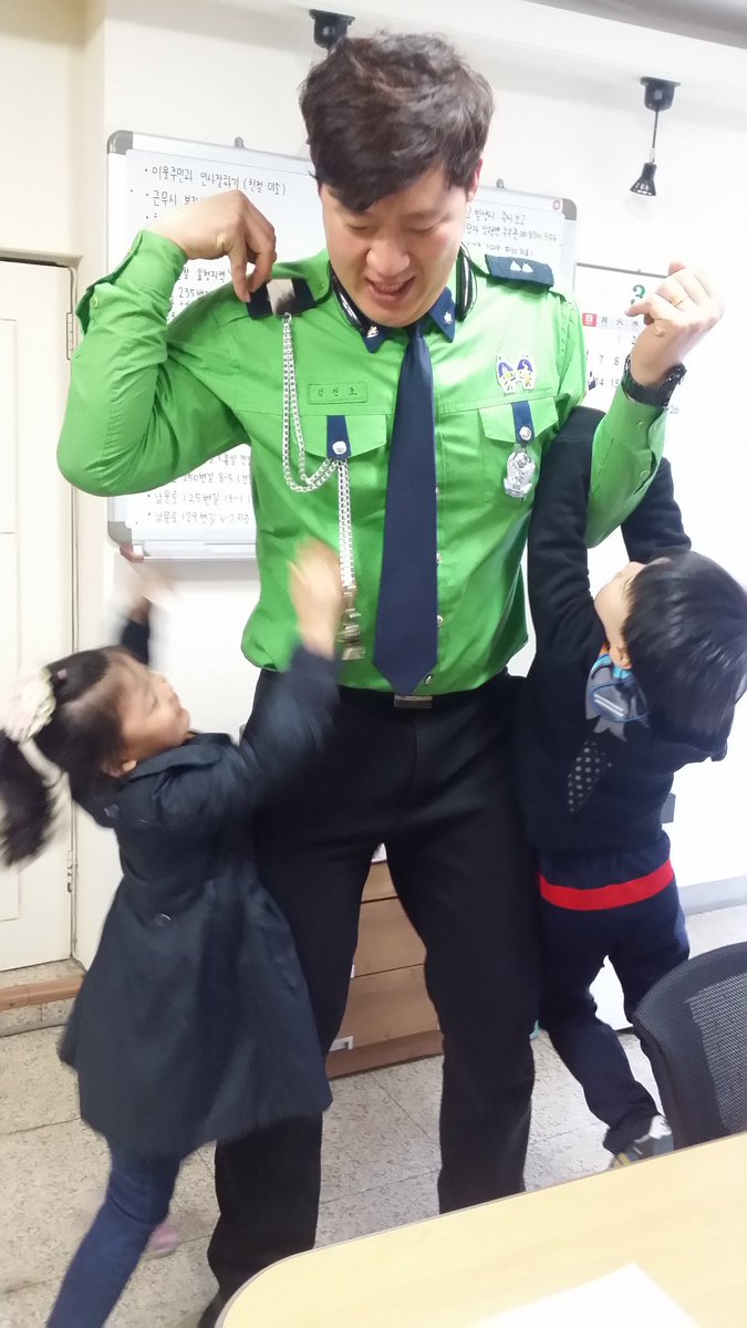 우리 아이들에 안전한 등ᆞ하교
퇴근하는 엄마를 기다리는 장소
순찰대 코끼리삼촌이 태워주는 놀이기구

이 모든게 사라진다면 우리 아이들은 어쩌죠?

여러분들이 시민순찰대를 지켜주세요
<a href="/Jaemyung_Lee/">이재명</a>