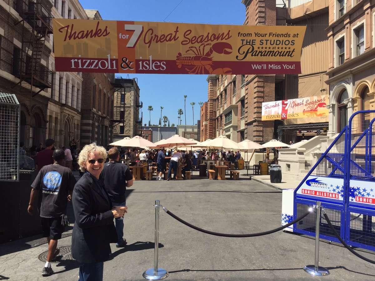 HanesKen's tweet photo. Here's the other writer of tonight's episode, Jan Nash. @RizzoliIslesTNT  #RizzoliandIsles https://t.co/MzyUomOW6m