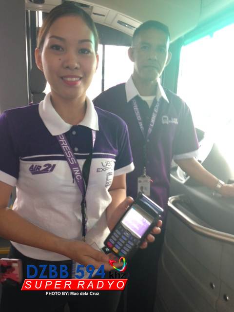 gmanewsbreaking's tweet photo. LOOK: Inilunsad ang bagong Premium Airport Bus Service sa NAIA Terminal 3. | via Mao dela Cruz @dzbb https://t.co/2b1jEl0djI