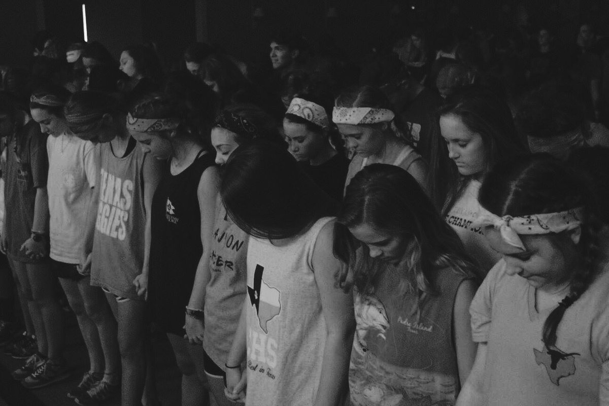 cameronanne1's tweet photo. Blessed to have the opportunity to praise the Lord with such great friends #osm #gauntlet2016 @abigailrh19 https://t.co/eShJ9HgvvN
