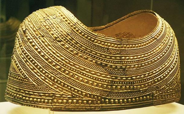 ancientorigins's tweet photo. Mold Gold Cape is the finest piece of #prehistoric gold-working in #Europe - https://t.co/wHHpxJMvA3 https://t.co/NtGcZO56JY