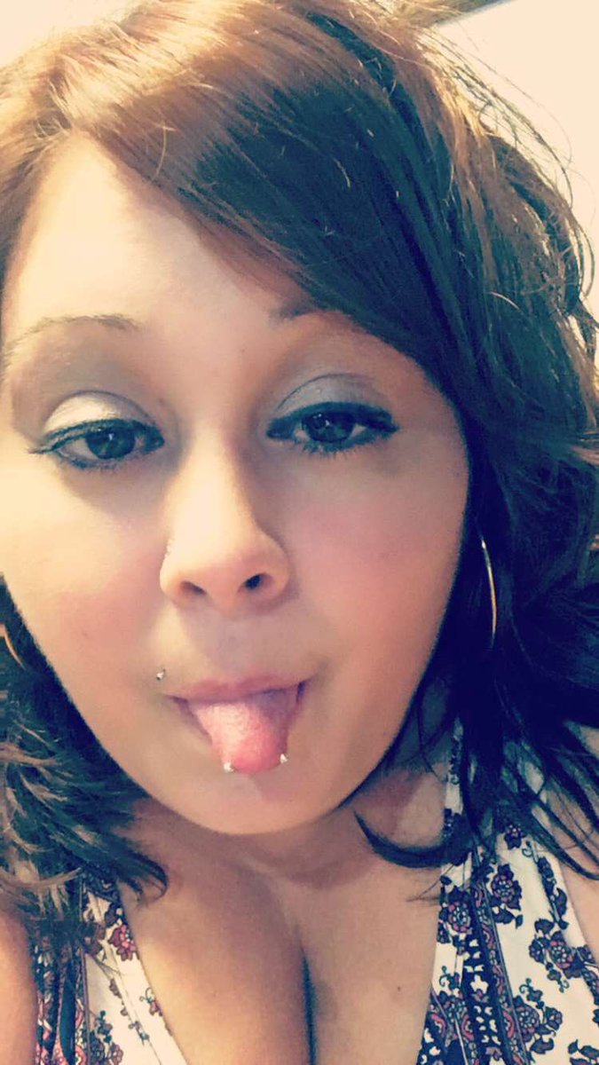adore_vee813's tweet photo. 🐍🐍 #snakeeyespiercing #tonguering #TongueOutTuesday https://t.co/qcb5eCIDYG