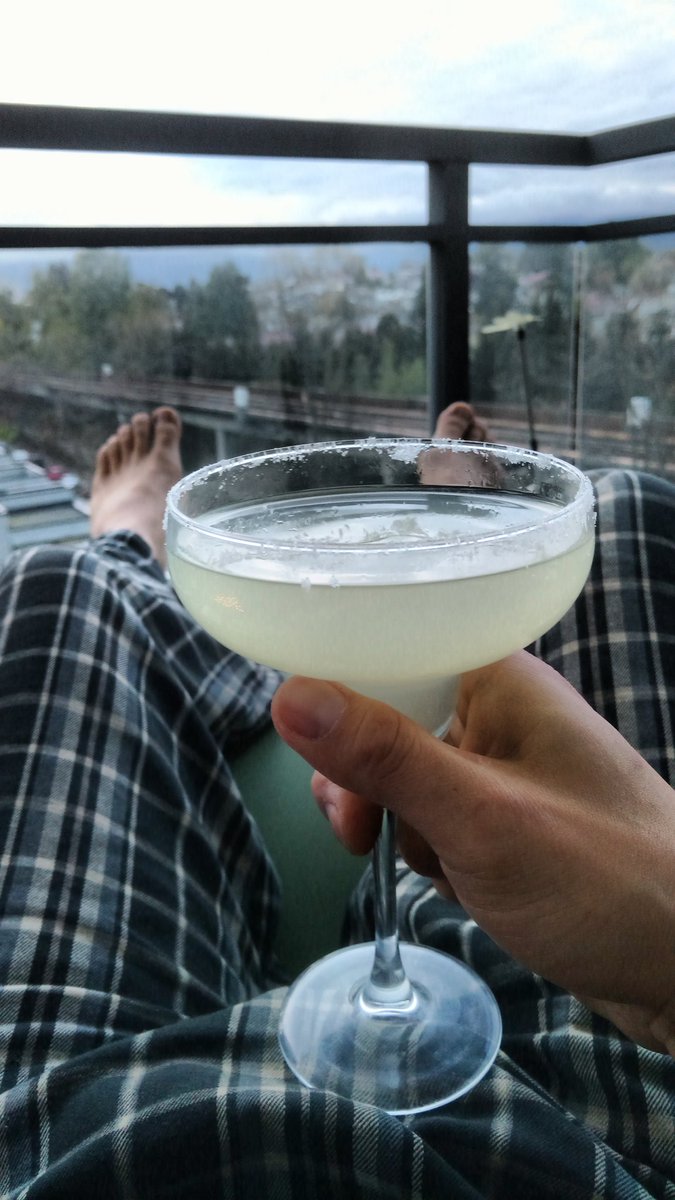 LiveDerekChu's tweet photo. Another day in Margaritaville! #4WordWeatherReport https://t.co/l7VFD9ylvU