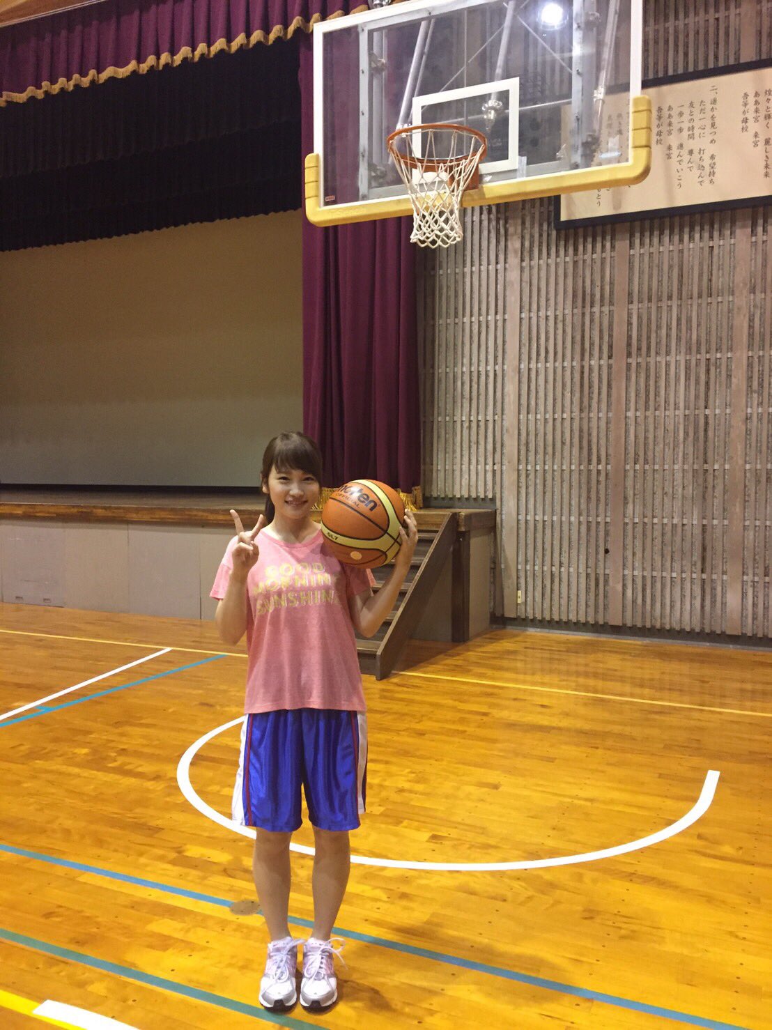 公式 バスケも恋も していたい ちゃちゃーん 次はこの方 バスケ部マネージャーで高松くんの彼女 朝練のある日はモーニングコールで朝が弱い高松くんを起こします が 中々起きない高松くん 菅原茜役川栄李奈さん バス恋 藤ヶ谷太輔 山本美 公式 バスケも恋も していたい ちゃちゃーん 次はこの方 バスケ部マネージャーで高松くんの彼女 朝練のある日はモーニングコールで朝が弱い高松くんを起こします が 中々起きない高松くん 菅原茜役川栄李奈さん バス恋 藤ヶ谷太輔 山本美