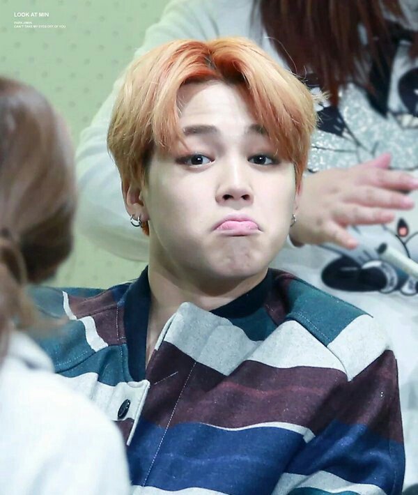 pukanARMY's tweet photo. #WINGLS Агитировали толпу фанатов на прочтение шикарного произведения. #BTS заботятся о наших культурных ценостях https://t.co/mw85FzOzFn