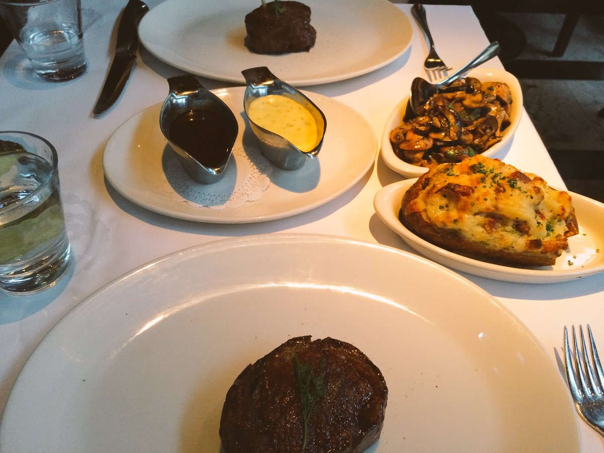thearashow's tweet photo. Dinner at #blackandblue #vancouver and WOW! @Glowbal_Group you have a winner on your hands 🙌👏👍 https://t.co/vQF0QfhNO6