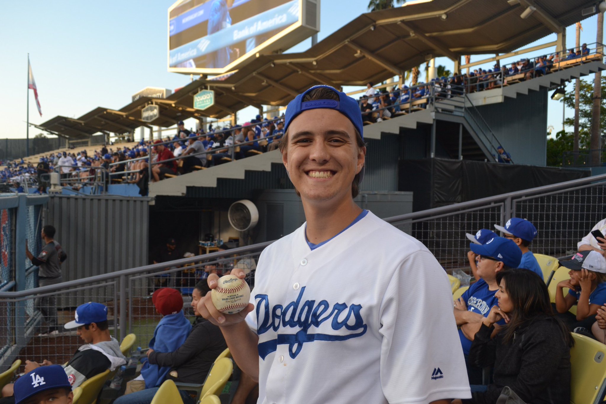 Los Angeles Dodgers on Twitter "When you catch a home run ball. 😁 