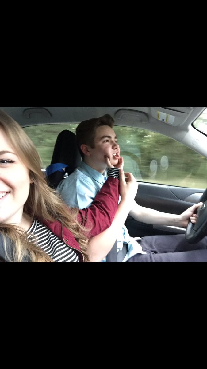 Hannah_Ness33's tweet photo. 1 year with my best friend 💘💘💩 https://t.co/dKpK7HxH1a