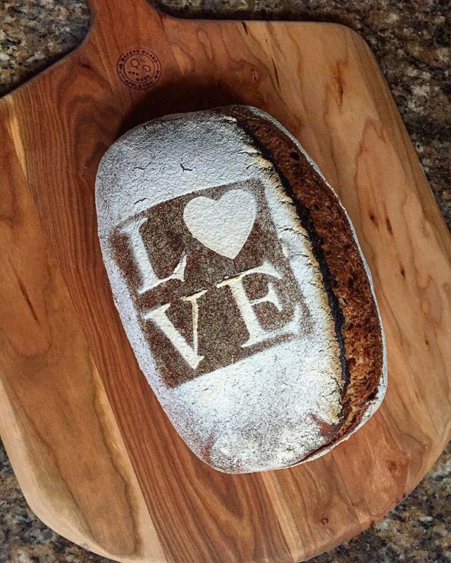 breadtopia's tweet photo. Eric's 22 year wedding anniversary bread for Denyce.
#breadbaker #sourdough #realbread #anniversary #breadstencils https://t.co/Eqv7iaL5mI