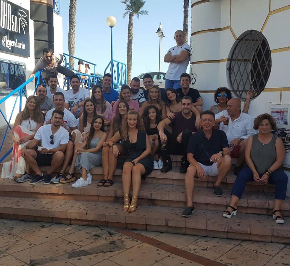 gabriellemedi15's tweet photo. Despedida de ni cabra loca @malu89303 https://t.co/g13KqLYxda