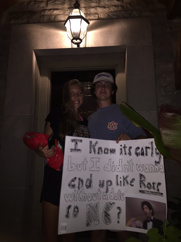 PaigeWilmer's tweet photo. "The one where Ross has a date" https://t.co/bhAup5PQyW