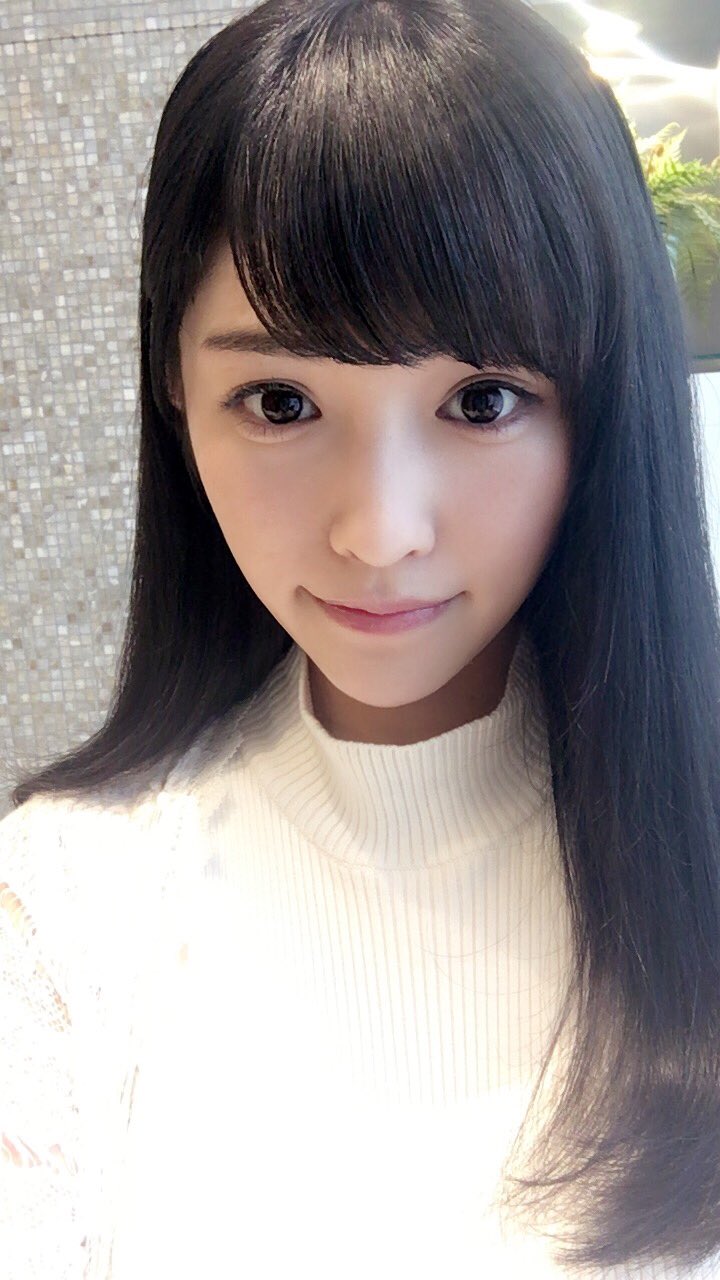 تويتر 橋本ありな على تويتر 前までは髪の毛下ろすの好きじゃなかったけど 最近は髪の毛伸びてきたからストレートで下ろすの好きになった 私はショート似合わないから一生ロングなんだろうなあ ママとお出かけいってまいる T Co Ach4usop8e