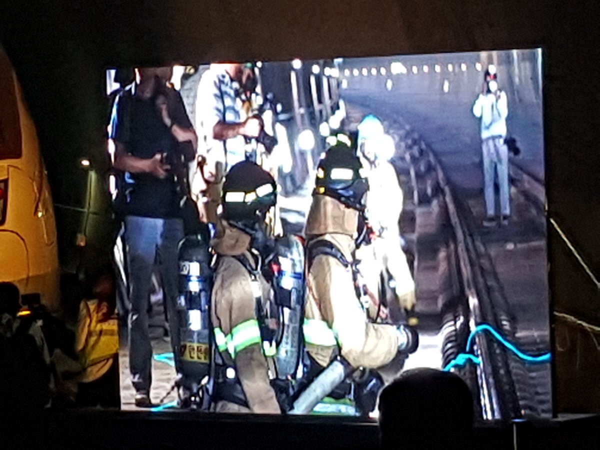 2016.9.6. 평택 율현터널에서 실시된
수도권 고속철도 개통대비 비상대응 종합훈련!

성남시 재난안전관실에서도 참관하였습니다.

현장대응위주의 훈련에 참여하신 관계자분들
모두 고생하셨습니다!

#성남시