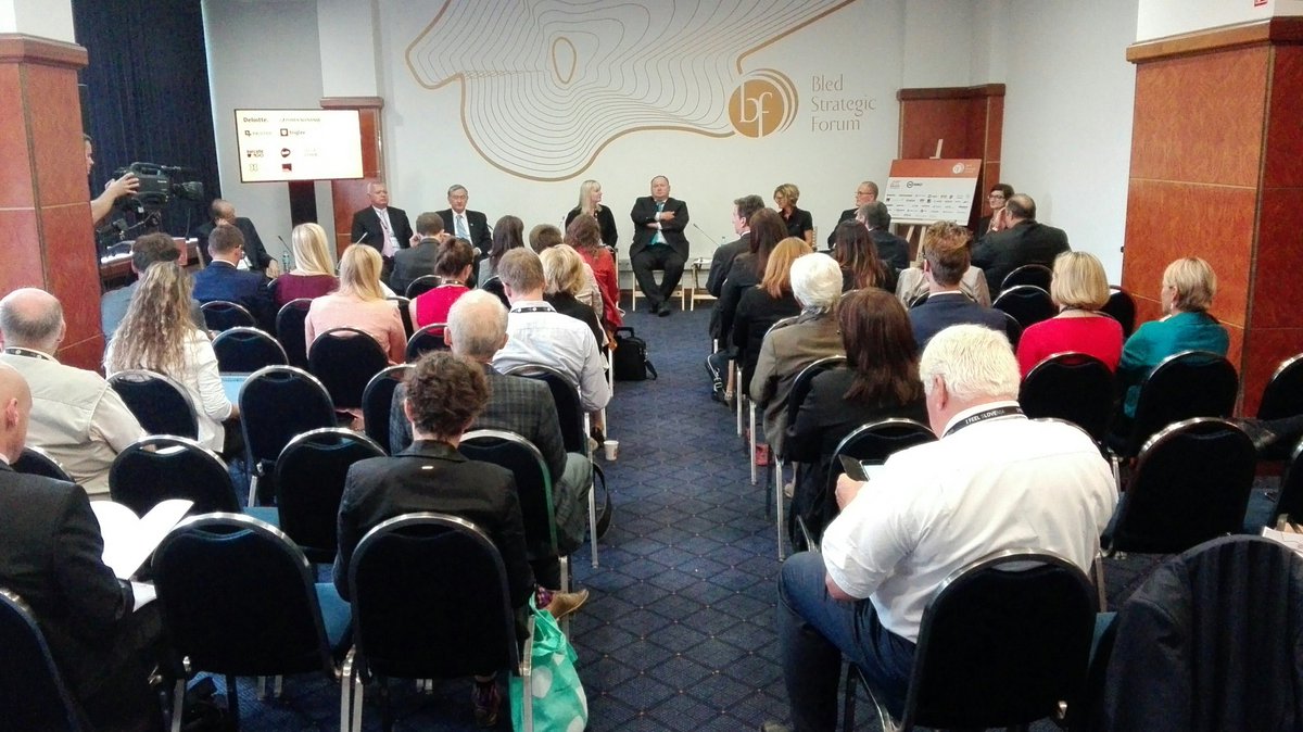 PiaGregorCoch's tweet image. Panel on Water risks in global perspective #BSF16 #BledStrategicForum #hiddendimensions  #bluediplomacy