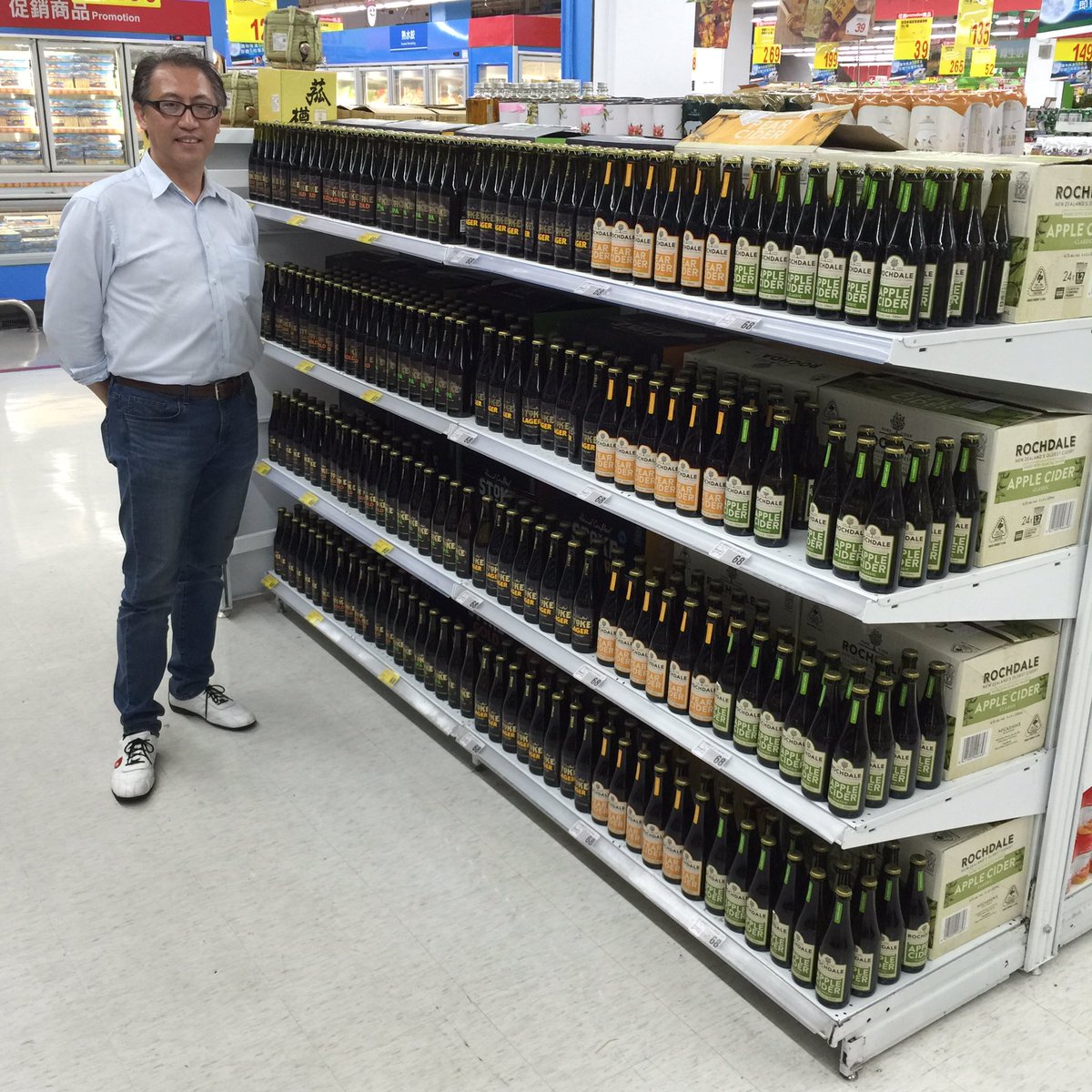 Jackie showing one of our displays in Taiwan. #stokeintaiwan