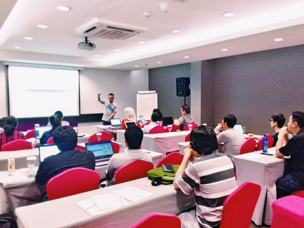 GrowthhackAsia's tweet photo. [ID] Day 2 of our 6-day #growthhacking Bootcamp in Jakarta! Today’s topic is Organic #User Acquisition!#letshackasia https://t.co/hnrqpXPfwC
