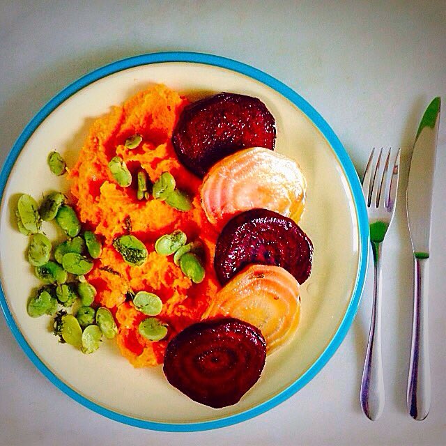 ChubbieVegan's tweet photo. #beetroot #sweetpotato #breadbeans #wholefoods #vegan #plantbased #meatfree #vegetarian #veganfood #meatfreemonday https://t.co/HNTULKniiO