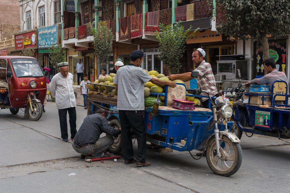 NOMADasaurus's tweet image. Anyone for some fruit?! Fresh from farm to your door. Loved walking out our hotel &amp;amp; buying fruit daily. #travel