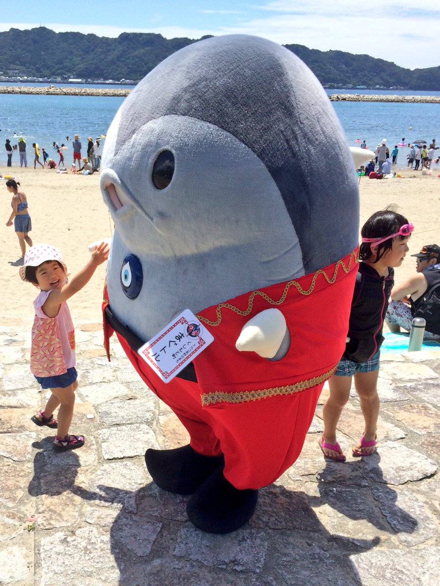 串本 Info 串本町のゆるキャラ紹介 まぐトル トルコ の服を着たまぐろ の まぐトル です 胸の青いものはトルコのお守り ナザール ボンジュウ です 串本 串本町 ゆるキャラ まぐトル マグトル まぐとる