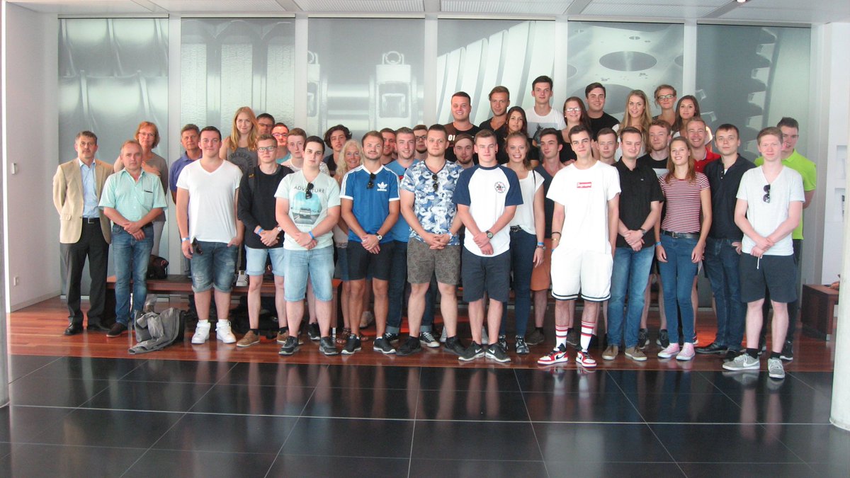 35 apprentices from Mohn Media visited the production site in Augsburg bit.ly/2cg6JUS