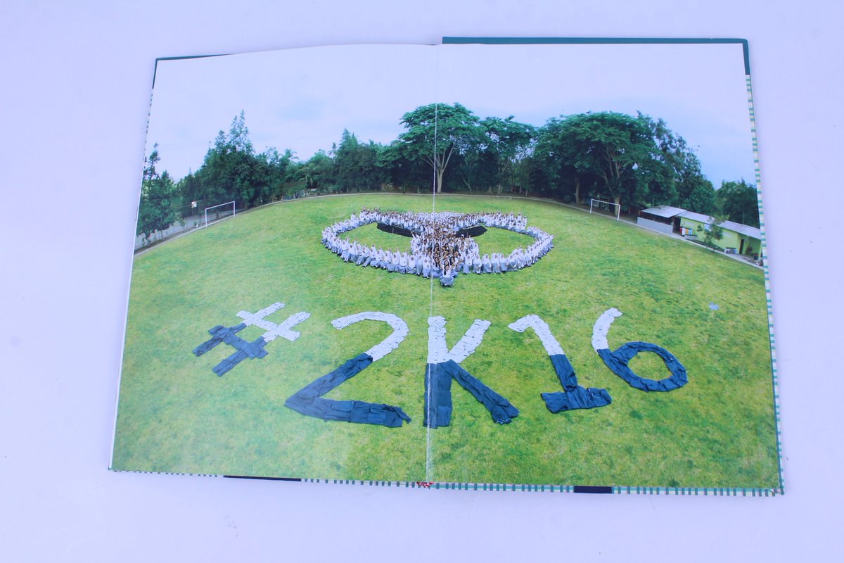 MatahatiYB's tweet photo. Yearbook SMAN 2 Blitar tahun kemarin.
#matahaticreative #yearbook #sman2blitar #uniformthemes #eksklusif https://t.co/rSmwWqk9zw