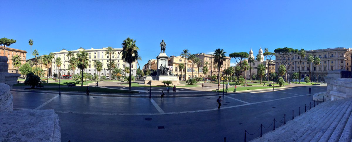 #Palazzaccio 🇮🇹 #PiazzaCavour #6Settembre #RionePrati #cielo è sempre più #blu #favoloso 💙💙 @3BMeteo @TrastevereRM 🔝