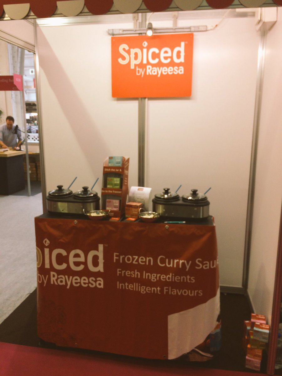 farah_sandys's tweet photo. Stands up and running @SpicedByRayeesa ! No need to worry about me 😻😹😿 https://t.co/NQJ2gqhxzl