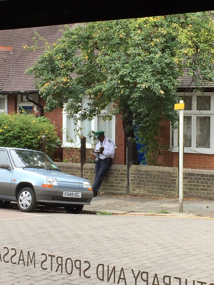 _T_J_A_'s tweet photo. Who's gonna ticket this guy for parking his fat arse on private property? #ParkingPataweyo https://t.co/7ua0zbg9dp