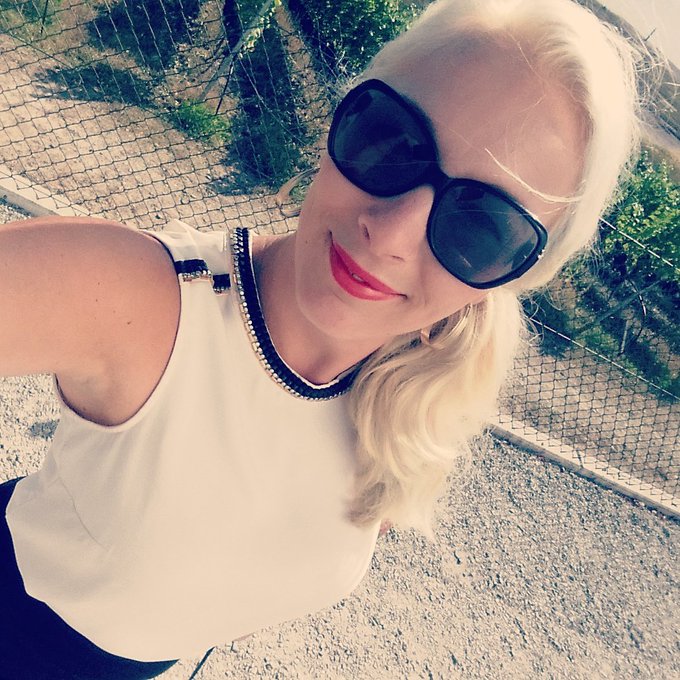 Heute: gute Laune Tag 😎
#happyday #perfectday #smile #best #goodfeeling #goodday #happy #redlips #lady