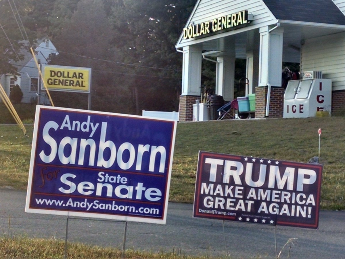JeanneDietschNH's tweet photo. Trump + Sanborn: Always low wages. https://t.co/zUfinlEYbh #MakeAmericaCheapAgain? #raisethewage #nhpolitics https://t.co/3sKEG7zFym