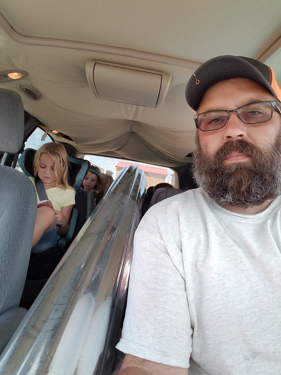 Filled_by_Faith's tweet image. When you find that really cheap piece of tin you can use but you&apos;re in the wife&apos;s ride #FarmLife #CountryProblems