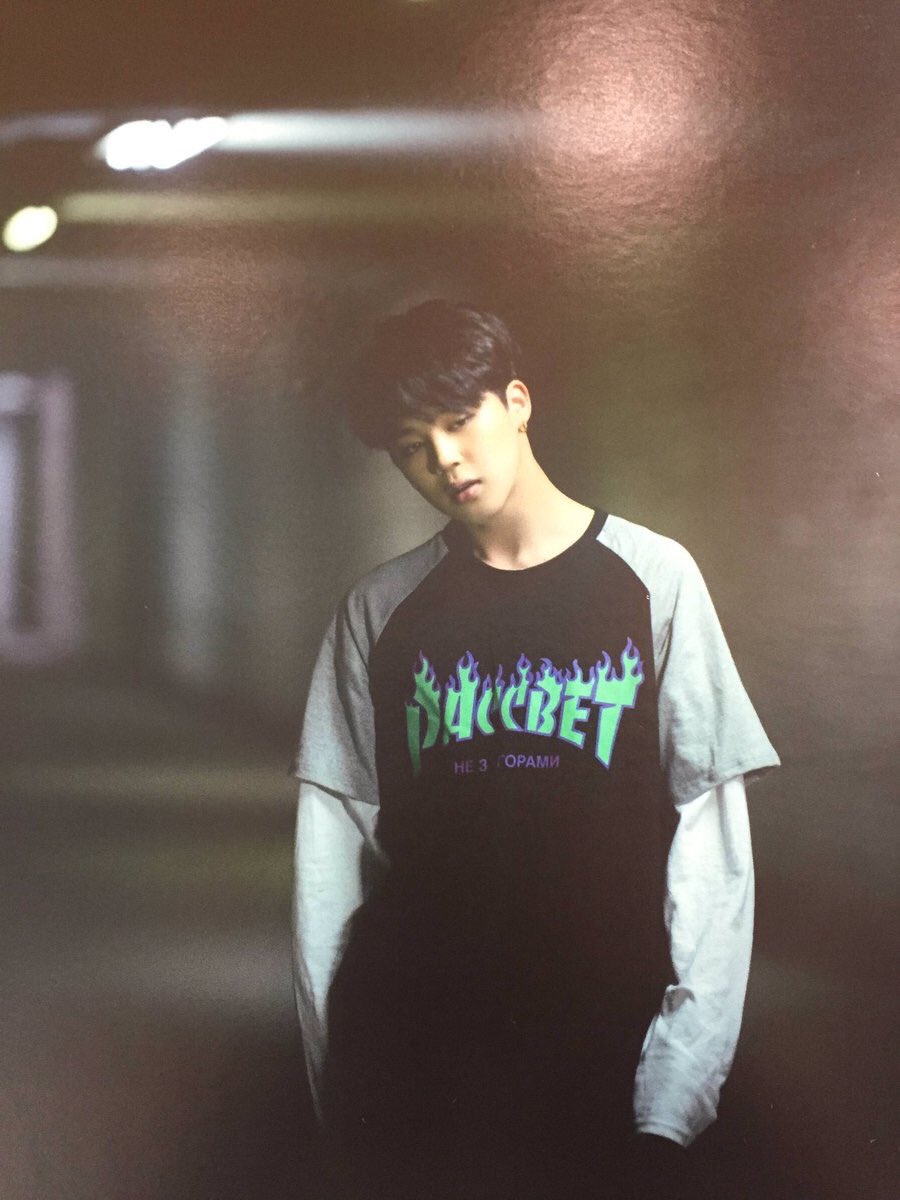 forever_liya's tweet photo. Чимин, а футболочку случаем не в Рашке покупал? #防弾少年団 #YOUTH https://t.co/vFLNc6AOnL