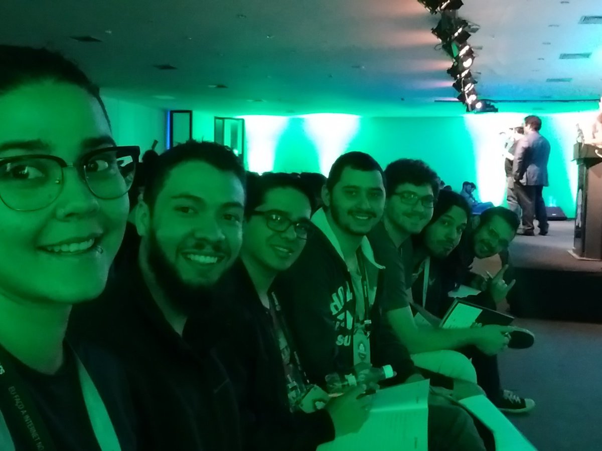 MarcaoAS's tweet image. Quase um stand up com o @ProgramadorREAL  #AndroidDev #AndroidDevConference