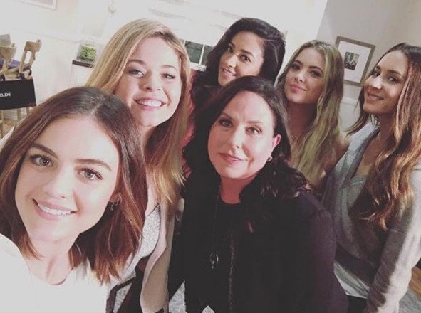 PLLonMax's tweet photo. RT if you ❤️ being a part of the #PLLSquad! #PrettyLittleLiars (via @imarleneking) https://t.co/ulCktWDoFO